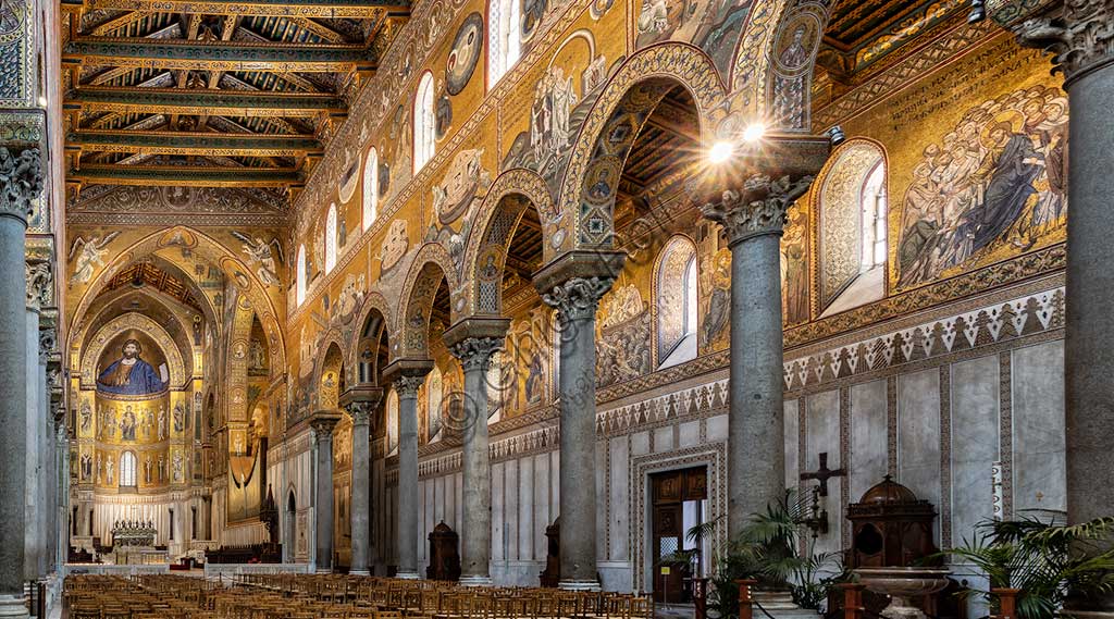 Monreale, Duomo: Veduta della navata centrale. Le pareti sono decorate da mosaici di bizantini.