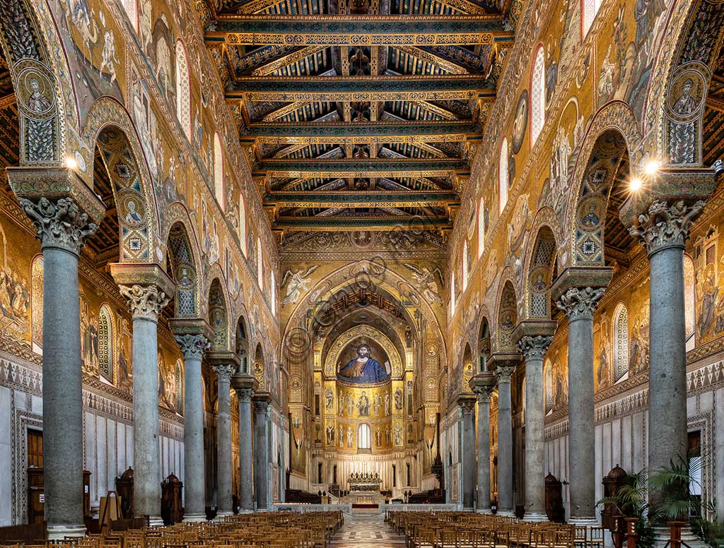 Monreale, Duomo: Veduta della navata centrale. Le pareti sono decorate da mosaici di bizantini.