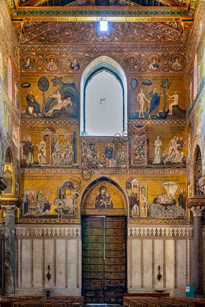 Monreale, Duomo: Veduta della controfacciata, decorate da mosaici di bizantini (XII - XIII sec.).