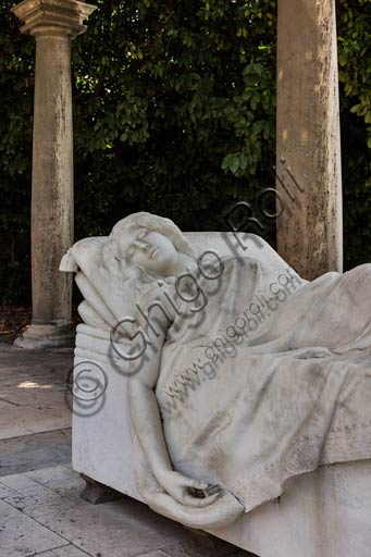 Piacenza, Galleria Ricci Oddi: detail of the "Funeral Monument to Helen", by Annibale Monti.