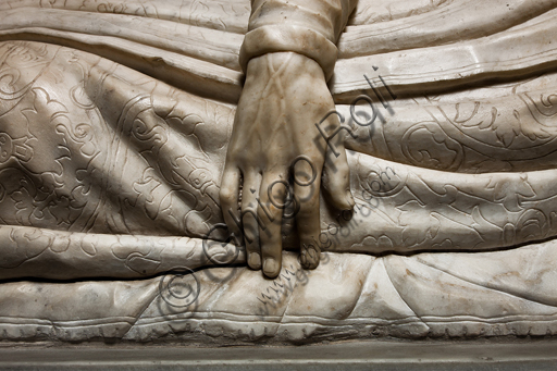 Genova, Duomo (Cattedrale di S. Lorenzo), interno, navata settentrionale, Cappella De Marini: "Monumento funebre di Matteo Fieschi", di scultore attivo alla metà del XVI secolo. Particolare della mano.