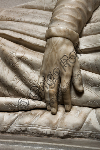 Genova, Duomo (Cattedrale di S. Lorenzo), interno, navata settentrionale, Cappella De Marini: "Monumento funebre di Matteo Fieschi", di scultore attivo alla metà del XVI secolo. Particolare della mano.