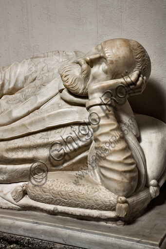 Genova, Duomo (Cattedrale di S. Lorenzo), interno, navata settentrionale, Cappella De Marini: "Monumento funebre di Matteo Fieschi", di scultore attivo alla metà del XVI secolo. Particolare.