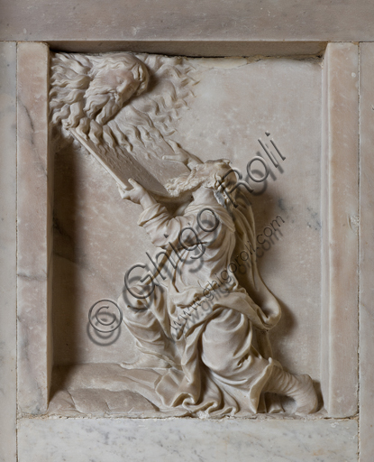 Genova, Duomo (Cattedrale di S. Lorenzo),  interno, cappella Cybo (braccio settentrionale del transetto), Monumento Funebre dell'Arcivescovo Giuliano Cybo: formelle con scene bibliche ("Mosè riceve le tavole della Legge"), di Giangiacomo e Guglielmo Della Porta, e di Niccolò Da Corte (1533 - 1537).