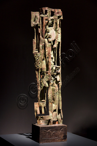 Museo Novecento: "Vertical motif", by Mirko (Mirko Basaldella), 1954. Copper sculpture.
