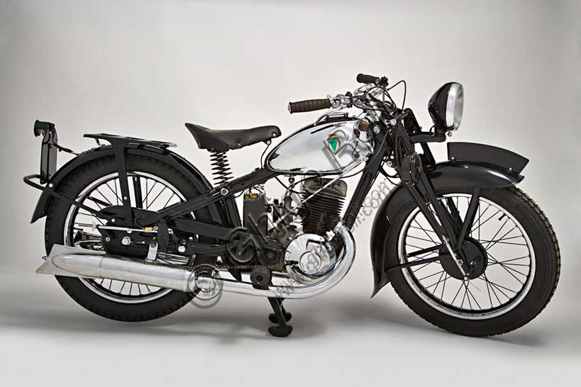 Vintage motorcycle “DKW UB 350 Sport”Brand: DKWmodel: UB 350 Sportcountry: Germany - Zschopauyear: 1936condition: restoreddisplacement: 350engine: two-stroke single-cylinder flat-washgearbox: three-speedDKW was founded by the Danish engineer Jorge Skafte Rasmussen as a car factory. In 1919, based on a design by Hugo Ruppe, he built an engine to be applied to bicycles that, playing on the company's initials, was named Das Kleine Wunder, "The Little Wonder". Thus began the rise of that brand that with dozens of models, would set Germany in motion in the 1930s and, in 1938, would reach, the first motorcycle manufacturer in the world, the figure of one million units produced.This 350 has a two-stroke engine (like almost all the models from the company), but with flat scavenge intake, two intake ports, double transfer, aluminium piston.