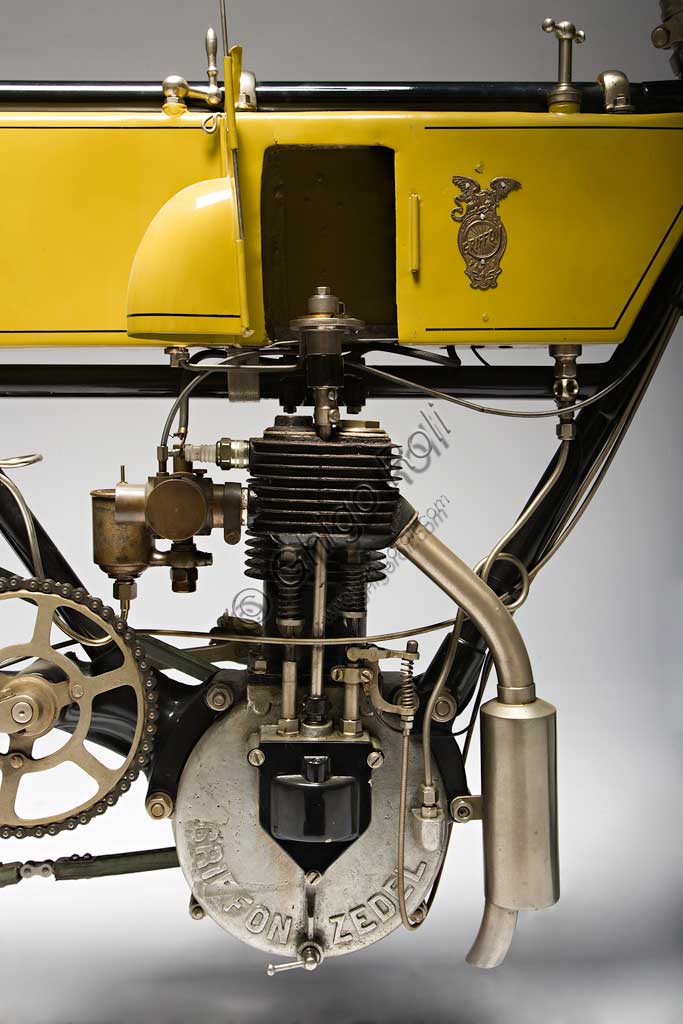 Ancient Motorbike Griffon  tipo Corsa. Engine.