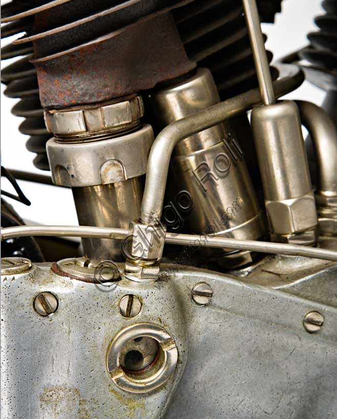 Vintage motorcycle “Harley-Davidson 22 JD”Brand: Harley-Davidsonmodel: 22 JDcountry: U.S.A. - Milwaukeeyear: 1922condition: restoreddisplacement: 1213 (74 cubic inch)engine: 45° V-twin with opposed valvesgearbox: three-speedBy 1920, H-D, founded in 1903 by William Harley and Arthur Davidson, had become the world's leading motorcycle manufacturer, with representatives in 67 countries and 28,189 motorcycles produced.In the same year, rider Leslie "Red" Parkhurst had set 23 world speed records. On April 28, 1921, a Harley was the first in the world to exceed the speed of 100 mph (160 km/h).In 1922 the twin-cylinder codenamed JD was increased to 74 cubic inches (1213 cc) and remained the highest point in the development of this type of overhead valve engine.