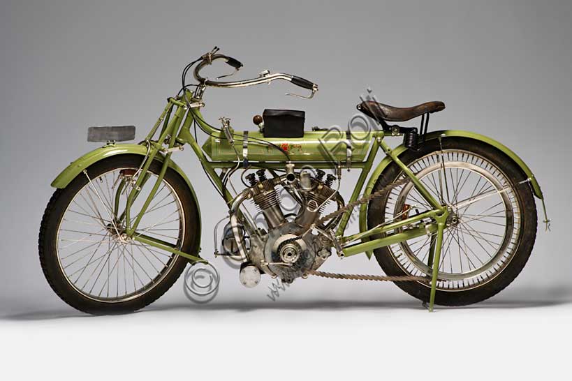 Vintage Matchless motorcycle, 700 V Twin.Brand: Matchless / Collier & Sonsmodel: 700 V Twincountry: United Kingdom - Plumstead (London)year: 1912conditions: restoreddisplacement: 680 cc. (bore and stroke 70x88)engine: JAP 50 ° V-twin with overhead valvesgearbox: gradual pulley variator and belt transmissionH.H. Collier, created his first Matchless bike in 1889, startingone of the oldest British brands. The sons who are also pilots follow him in the enterprise: Charlie, who wins the first Tourist Trophy in history in 1907, Harry wins in 1909 and again Charlie triumphs in 1910. Matchless produced numerous models until 1960.