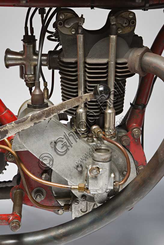 Vintage motorcycle Motopiana Tipo Corsa 250Brand: Motopiana (Soc. anonima F.lli Piana)model: Tipo Corsacountry: Italy - Florenceyear: 1926condition: preserveddisplacement: 250 ccengine: Single-cylinder Jap "Dog ears"Already a DKW motorcycle rider, Gualtiero Piana, in 1923, began to build his own motorcycles with Villiers engines. Other models followed, some also with Jap engines and finally he developed his own engine. Motopiana produced a total of ten models until 1931, after which there is no more news of it. At the same time Gualtiero Piana continued to participate in races with his motorcycles, collecting several successes. This example, the only survivor of the two products with the same characteristics, is among those that belonged to him and were used in competitions. It still has the tires of the time.