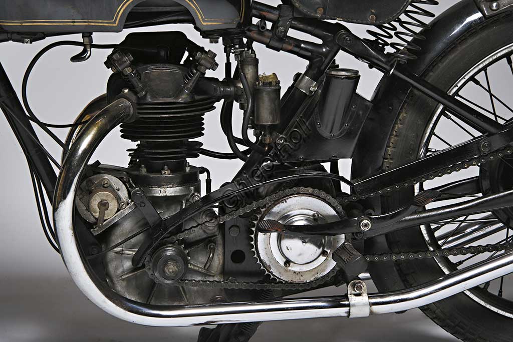 Ancient Motorbike 350 TT Replica. Engine.
