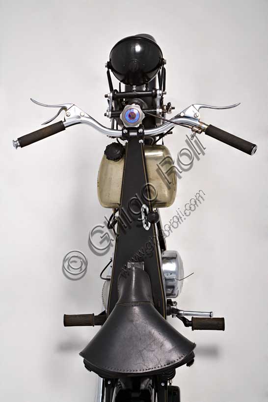 Vintage motorcycle “Sertum Batua”Brand: Sertum - Officine Meccaniche Fausto Alberti S.A.model: Batuacountry: Italy - Milanyear: 1933condition: restoreddisplacement: 119 (bore and stroke 52 x 56)engine: two-stroke single-cylindergearbox: two-speedThe Batua, which takes its name from a tribe of African pygmies, was deliberately created small. Considered an economical light motorcycle, it was advertised for clergymen and women.In the company's catalog, we read, among other things:a very pleasantly designed frame, obtained from stamped sheet metal, very low saddleconsumes one liter for about 50 km, expansion brakes on both wheels, very efficient.price: Lire 2,300