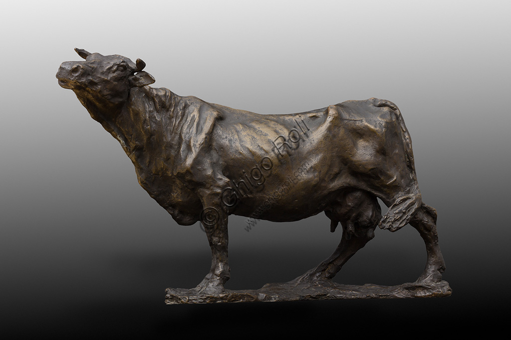 Collezione Assicoop - Unipol: Giuseppe Graziosi (1879 - 1942): "Mucca". Bronzo, h. cm 35.
