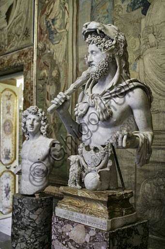  Rome, Capitoline Museums: bust of Commodus, as Hercules. (180-193 AD).