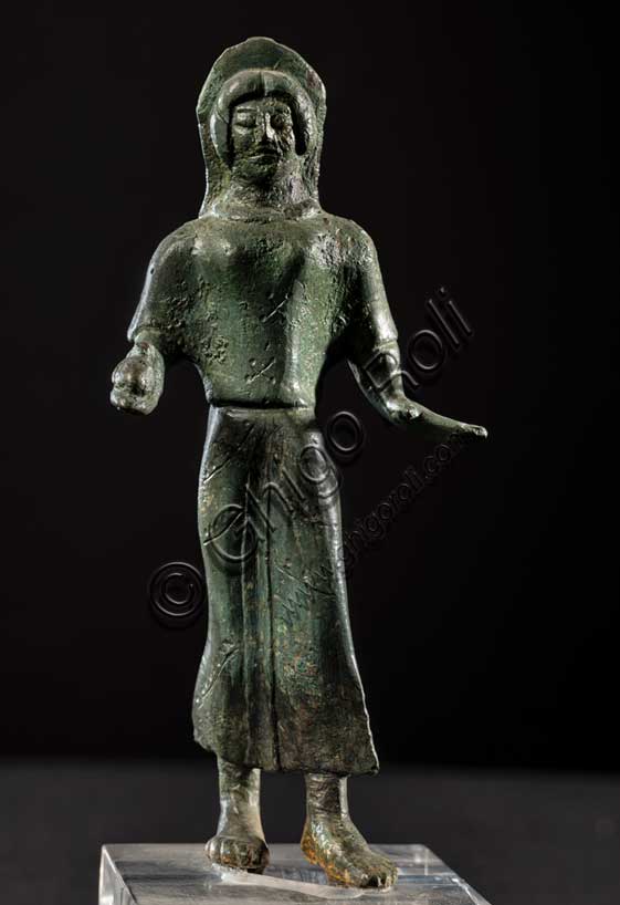 Museo Civico Archeologico di Bologna: bronzetto votivo femminile, da Monteacuto Ragazza (Grizzana Morandi).Inv. 27821