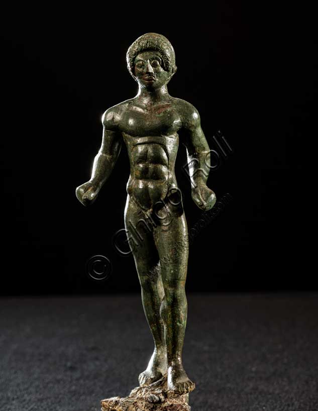 Museo Civico Archeologico di Bologna: bronzetto votivo maschile, da Monteacuto Ragazza (Grizzana Morandi).Inv. 27819