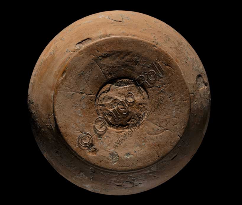 Museo Civico Archeologico di Bologna: ciotola con iscrizione “Velthur”.  