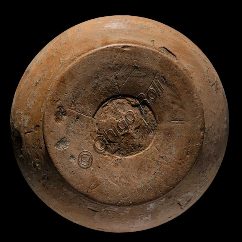 Museo Civico Archeologico di Bologna: ciotola con iscrizione “Velthur”.  