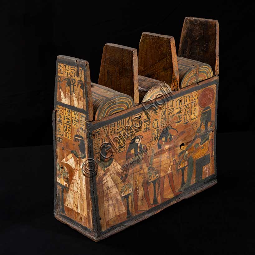 Museo Civico Archeologico di Bologna:  Cofanetto porta ushabti di Tchauenwi.Inv. EG 1969 .