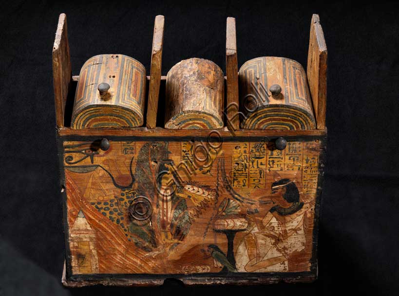 Museo Civico Archeologico di Bologna:  Cofanetto porta ushabti di Tchauenwi.Inv. EG 1969 .