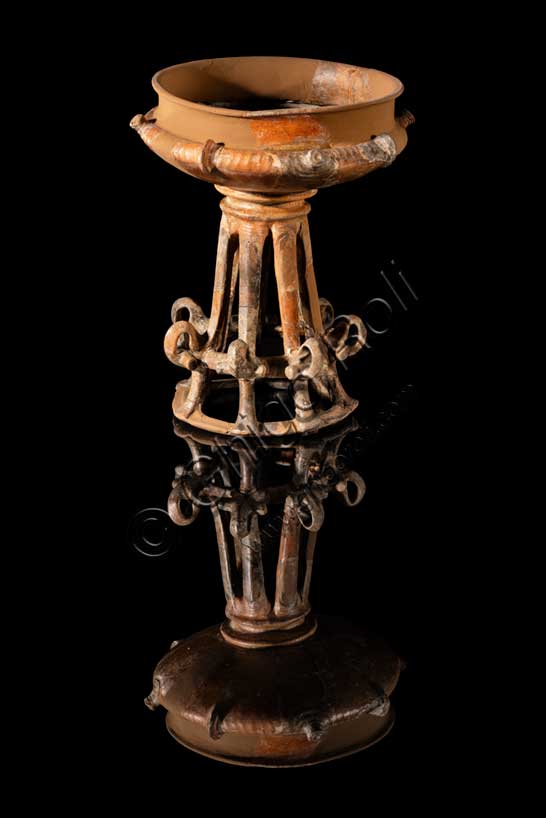 Museo Civico Archeologico di Bologna:  coppa con alto piede traforato.Inv. B 497.  