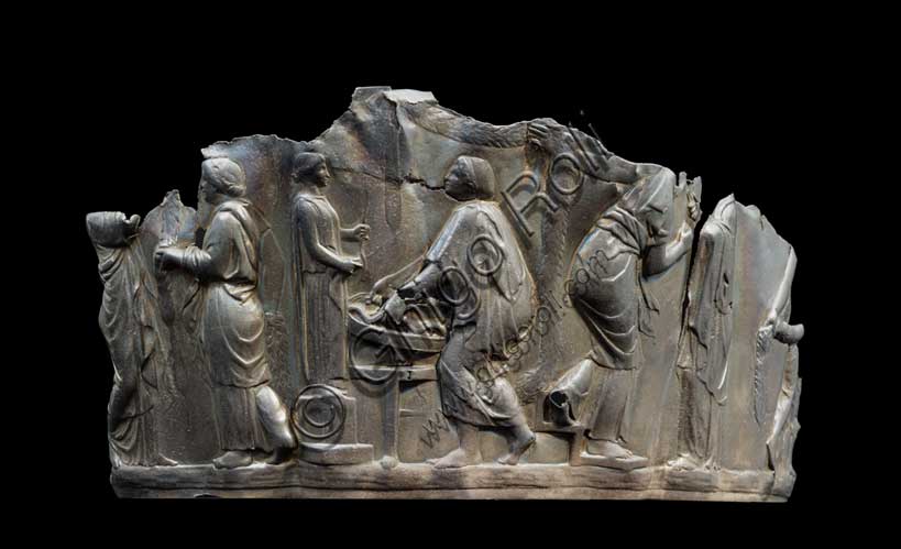 Museo Civico Archeologico di Bologna: frammento di kalathos in argento con scene di culto ad Artemide Inv. ORI 45.