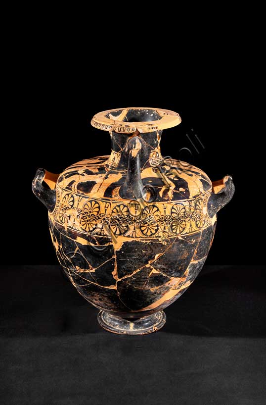 Museo Civico Archeologico di Bologna: hydria a figure rosse.Inv. 20100. 