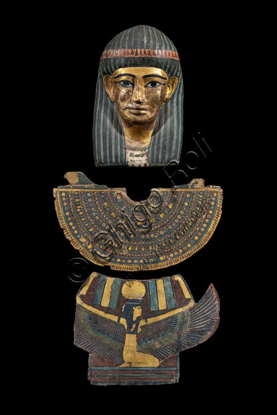 Museo Civico Archeologico di Bologna:  Maschera e pettorali per mummiaInv. EG 1999-2003-2005: 
