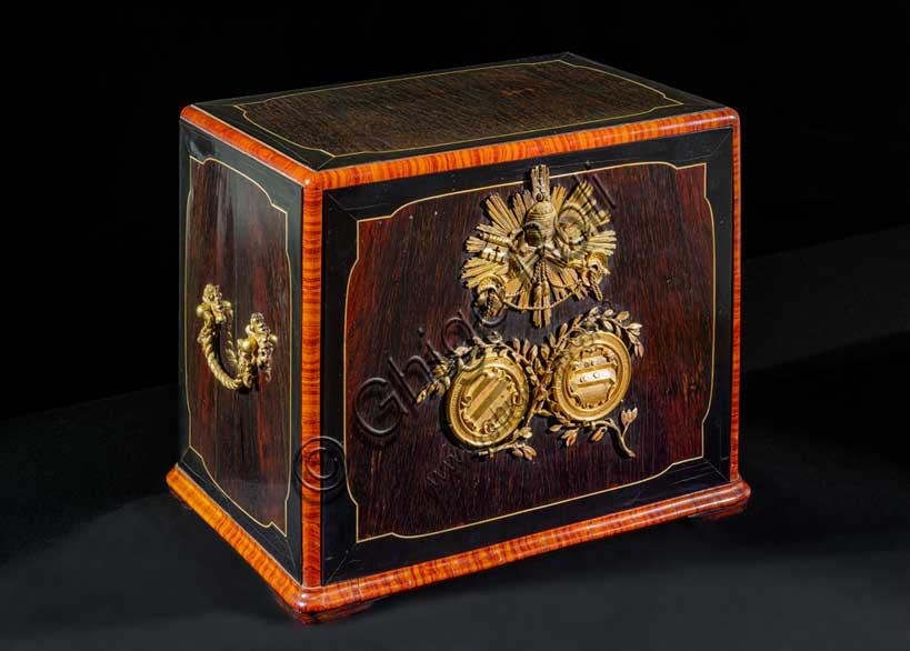 Museo Civico Archeologico di Bologna: medagliere da viaggio di Papa Benedetto XIV.