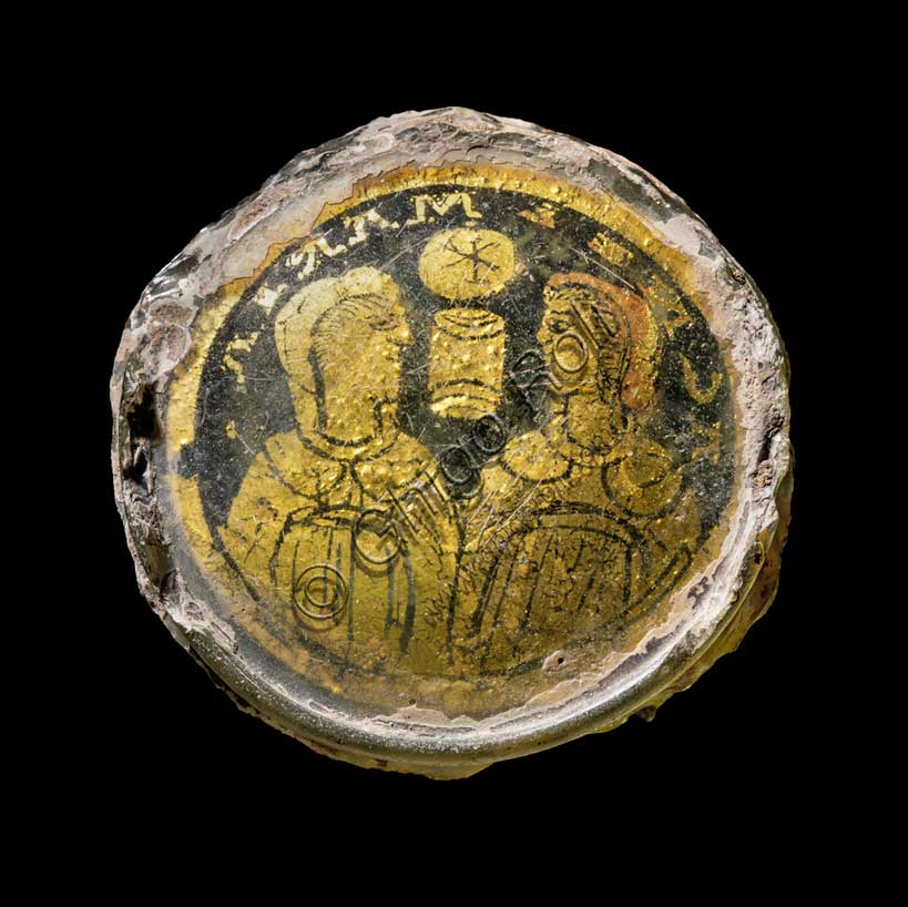 Museo Civico Archeologico di Bologna: medaglione in  vetro dorato con Maria e Agnes.Inv. PCR_009