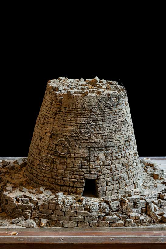 Museo Civico Archeologico di Bologna: modellino di nuraghe, in sughero.