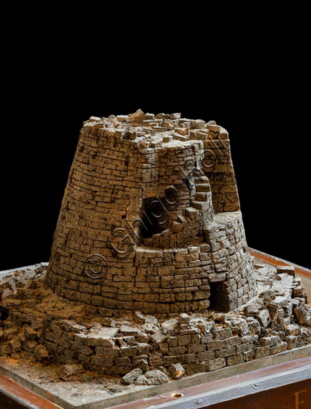 Museo Civico Archeologico di Bologna: modellino di nuraghe, in sughero.