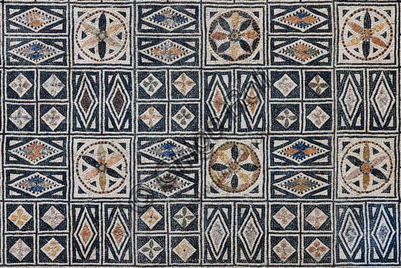 Museo Civico Archeologico di Bologna: pavimento musivo policromo dalla Villa della Beverara.Inv. 19000Particolare.