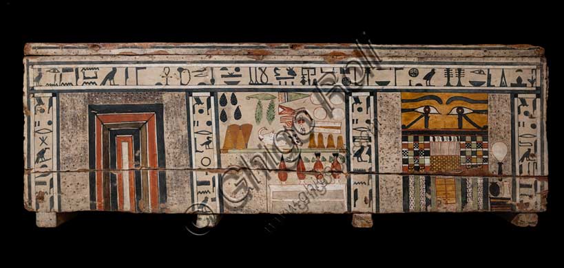 Museo Civico Archeologico di Bologna: sarcofago a cassa di Irinimenpu.Inv. MCA-EGI-EG_1958; Medio Regno: XII-XIII dinastia (1938-1640 a.C.)