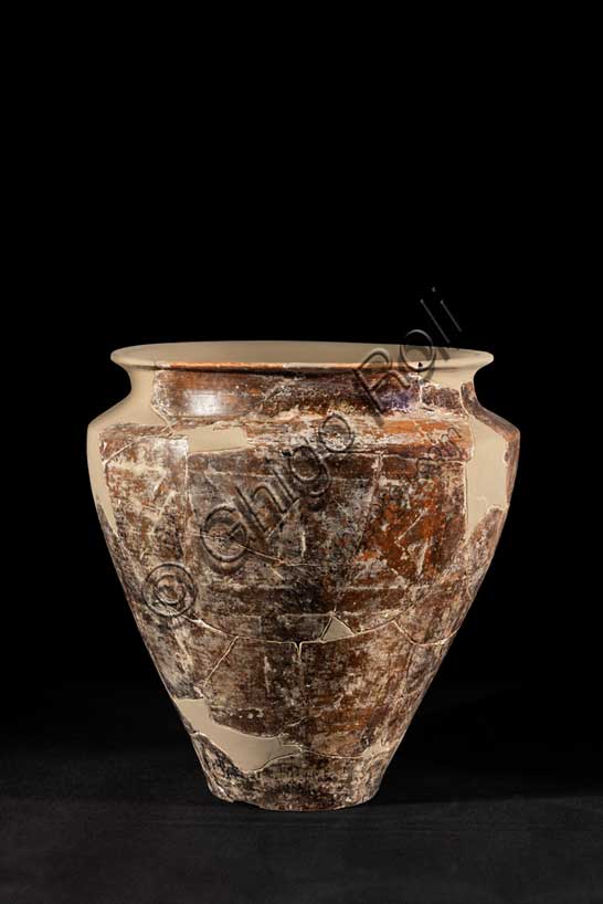 Museo Civico Archeologico di Bologna: situla in ceramica. Inv. 13199.  