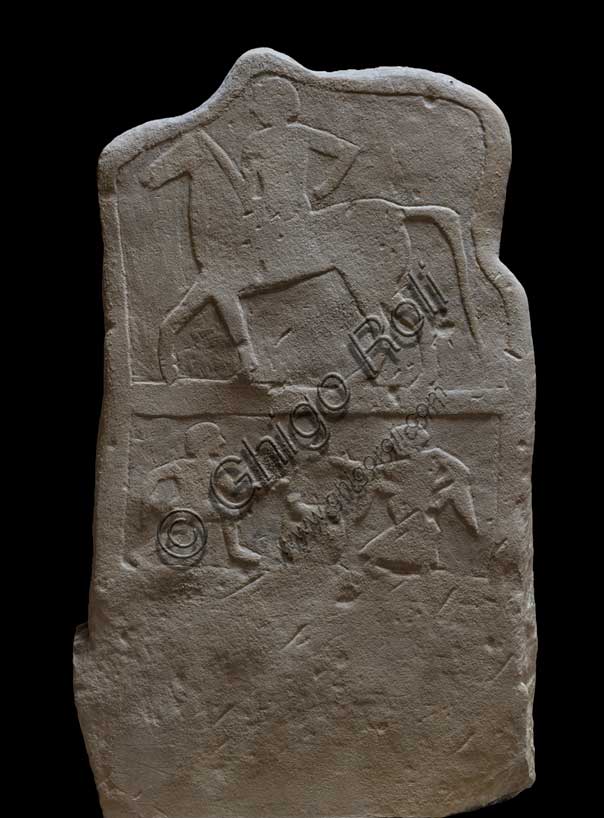 Museo Civico Archeologico di Bologna: Stele funeraria etrusca decorata su due lati: lato B, cavaliere danza intorno al cratere.Dalla Certosa, tomba 319-320.Inv. Ducati 187