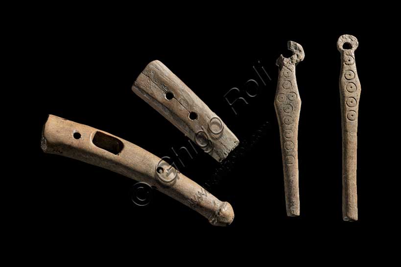 Museo Civico Archeologico di Bologna: strumenti in osso dalla terramare di Montirone (Sant’ Agata Bolognese).