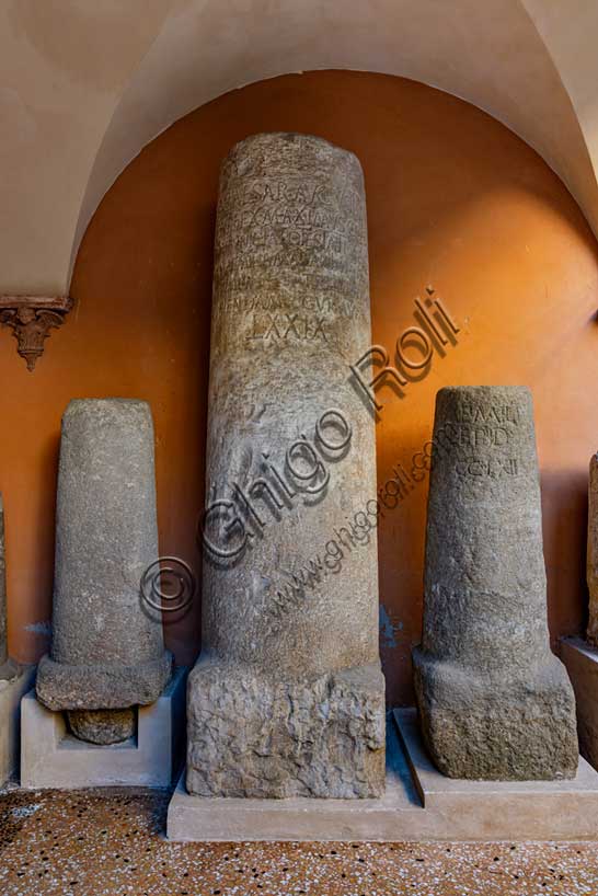 Museo Civico Archeologico di Bologna: tre cippi miliari.