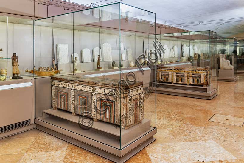 Museo Civico Archeologico di Bologna: veduta della sezione egiziana. In primo piano i sarcofagi di Medio Regno.