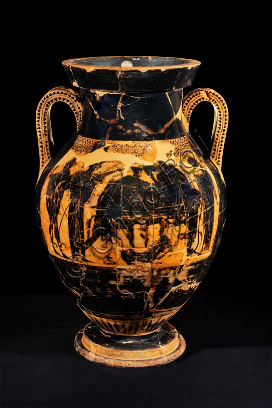 Museo Civico Archeologico di Bologna:Anfora attica a figure nere: scena di banchetto (Dioniso su kline??).Dal sepolcreto dei Giardini Margherita Inv. 22252.