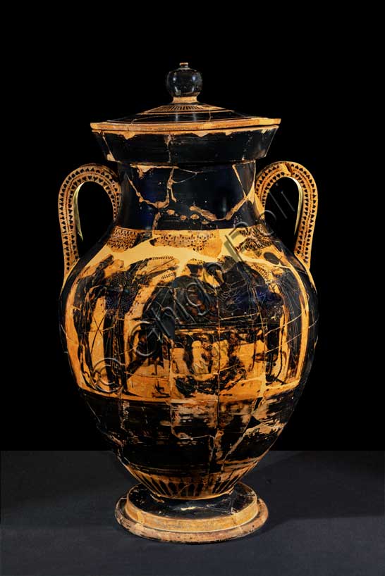 Museo Civico Archeologico di Bologna:Anfora attica a figure nere: scena di banchetto (Dioniso su kline??).Dal sepolcreto dei Giardini Margherita Inv. 22252.