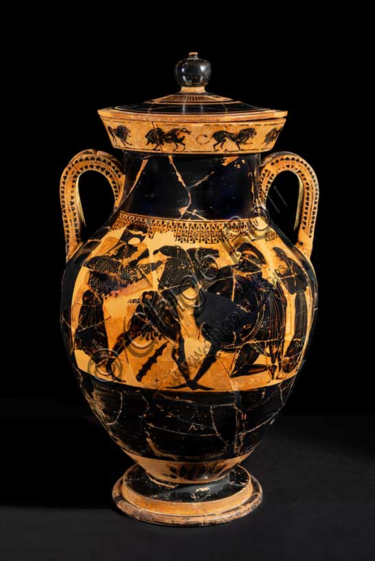 Museo Civico Archeologico di Bologna:Anfora attica a figure nere con coperchio: Eracle e Cicno. Dal sepolcreto dei Giardini Margherita Inv. 22252.  