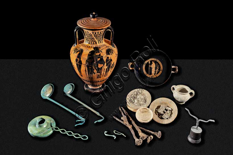 Museo Civico Archeologico di Bologna:corredo funebre dalla tomba 52 della necropoli della Certosa (anfora inv. 28532).