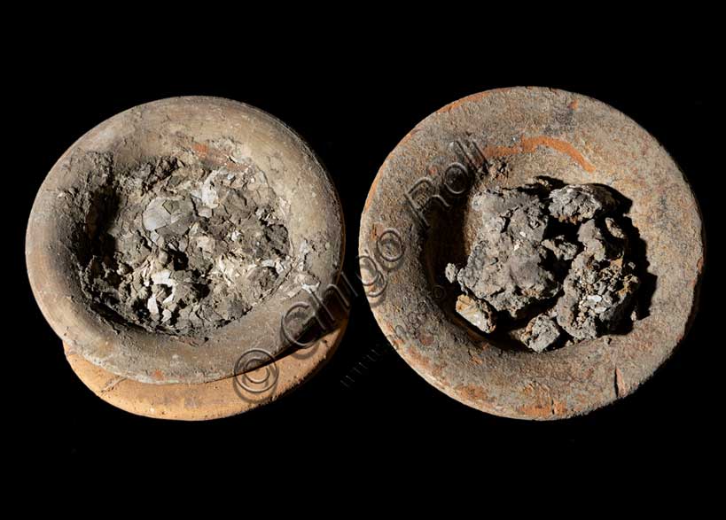 Museo Civico Archeologico di Bologna:corredo funebre dalla tomba 52 della necropoli della Certosa.