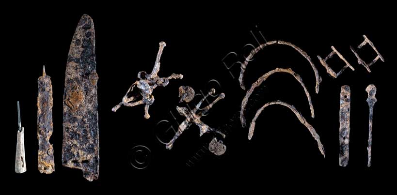 Museo Civico Archeologico di Bologna:elementi del corredo dalla tomba 7, del sepolcreto Cortesi. 