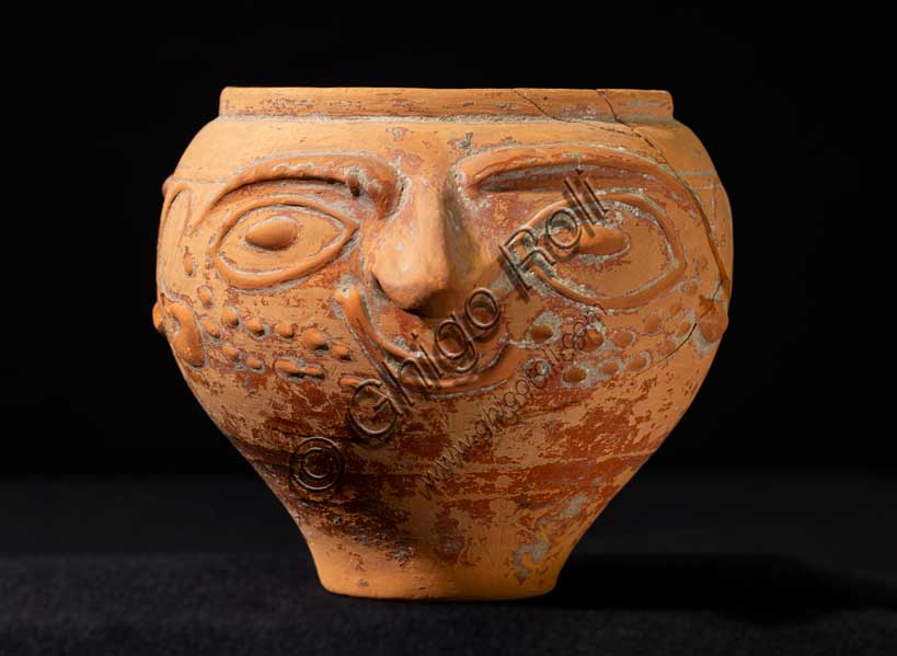 Museo Civico Archeologico di Bologna:Olletta antropoprosopa.Inv. Rom 1500.