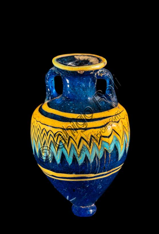 Museo Civico Archeologico di Bologna:unguentario a forma di anforetta (amphoriskos) in pasta di vetro policroma; fine VI sec a.C. - inizi del II. Dal sepolcreto De Luca, tomba 30; Inv. 16556