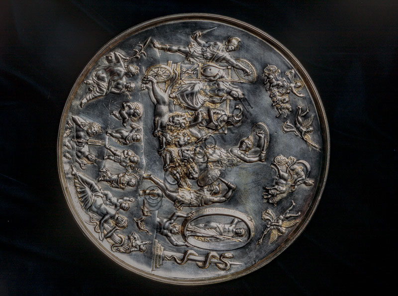 Museo Civico Archeologico: patera di Parabiago, piatto in argento di un corredo funerario con rappresentazione del trionfo della Dea Cibele (IV sec.).