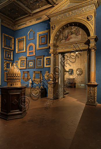  Museum Stefano Bardini: the room of collection of frames.