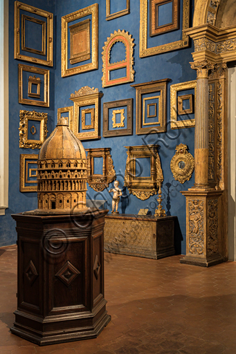  Museum Stefano Bardini: the room of collection of frames.